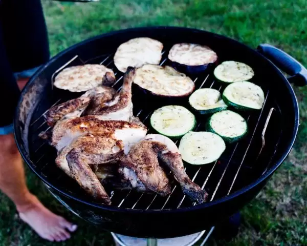 Gevlinderde poulet noir in sorrento marinade
